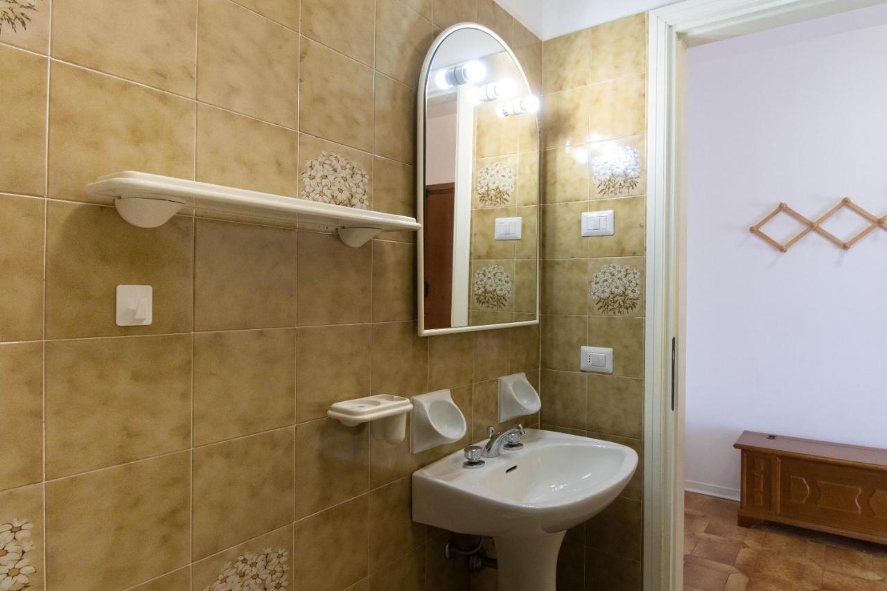 Luminoso Appartamento Con Ampia Terrazza سان بارتولومِيو آل ما المظهر الخارجي الصورة