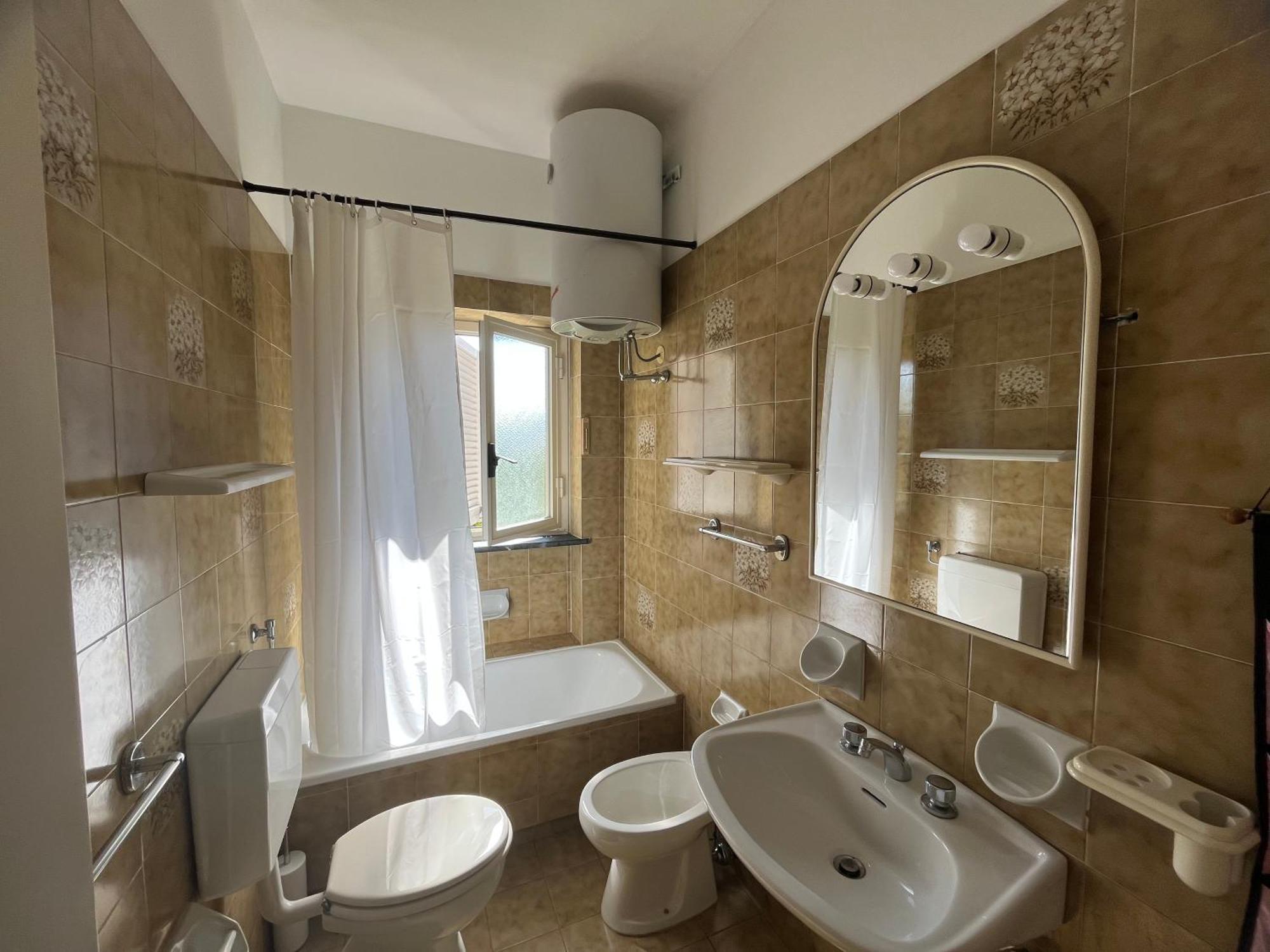 Luminoso Appartamento Con Ampia Terrazza سان بارتولومِيو آل ما المظهر الخارجي الصورة